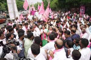Imax Road traffic goes haywire as 3000 artistes gather for a massive rally.