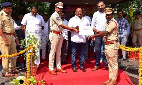 Karimnagar district police receive high praise from Gangula Kamalakar