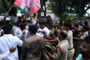 Leaders of BRS and BJP engage in a fight causing tension at Gun Park.