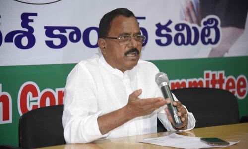 Mallu Ravi reports that disgusted citizens are determined to remove KCR in the upcoming elections.