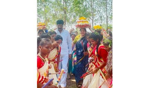 Minister Satyavathi Rathod credits K Chandrashekar Rao for revolutionizing agriculture in Mahabubabad.