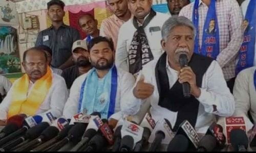 MLA Gadari Kishore demanded to apologize in Tungaturthy.
