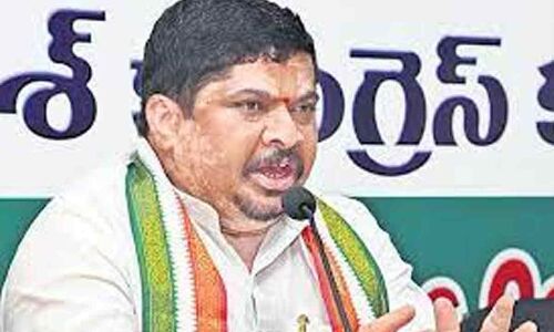 Ponnam Prabhakar accuses Bandi Sanjay of speaking without thought.