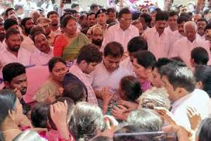 Top officials of BRS participate in last rites of K Jagadish