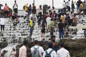 100 tourists from Telangana located