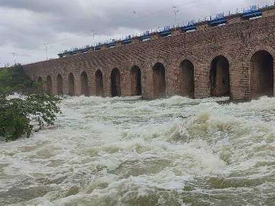 Baldia officials monitor increasing water levels of Musi river