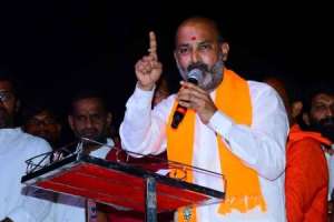 Bandi accuses KCR of accumulating substantial wealth upon assuming power