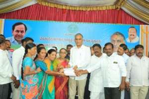 Beneficiaries to receive `1 lakh grant as Harish launches BC Bandhu initiative
