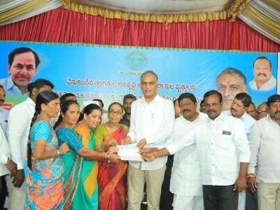 Beneficiaries to receive `1 lakh grant as Harish launches BC Bandhu initiative