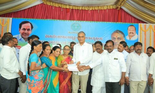 Beneficiaries to receive `1 lakh grant as Harish launches BC Bandhu initiative