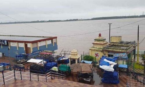 Bhadrachalam continues to experience second warning level as Godavari river reaches 49 feet