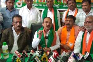 BJP MLA Rajender criticizes CM for deceiving tenant farmers