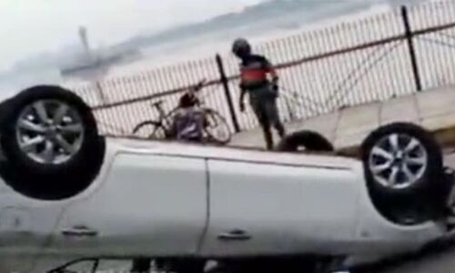 Car Speeding on Tank Bund Causes Chaos as Occupants Escape