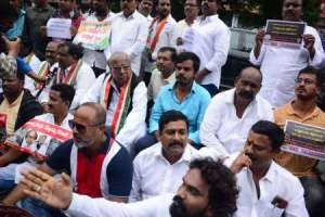 Congress holds protest at GHMC headquarters, urges assistance for residents affected by heavy rains