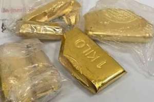 Customs officials in Hyderabad seize gold worth Rs 1.17 crore and 62,400 smuggled cigarettes