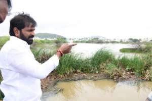 Errakunta pond in Mahabubnagar inspected by Minister Srinivas Goud