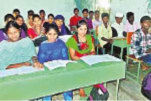 Government junior colleges still unable to obtain textbooks after a month and a half