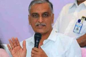 Harish Rao takes initiative to remove garbage from drain