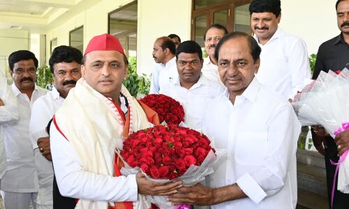 Hyderabad hosts commencement of KCR and Akhilesh meeting
