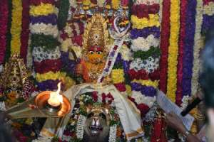 Large Crowd Forms at Sri Ujjaini Mahankali Temple for Lashkar Bonalu