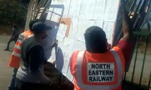 People occupying railway property receive notices from Railways
