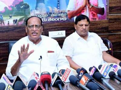PM Modi presents award to Gutta Sukhender Reddy