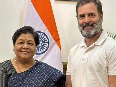 Rahul urges peace during meeting with Governor