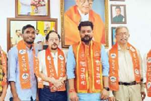 Shiv Sena welcomes Parupalli Kashyap’s father to Hyderabad