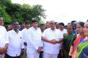 Vinod Kumar, MLA Satish offer condolences to flood victim’s family