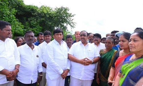 Vinod Kumar, MLA Satish offer condolences to flood victim’s family