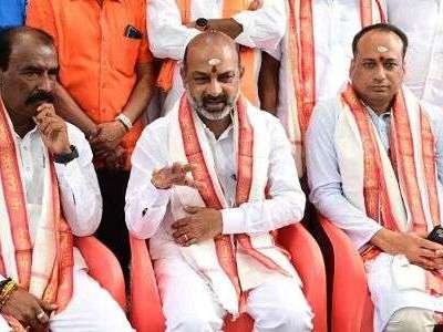 Bandi alleges KCR’s financial support to Congress and MIM candidates