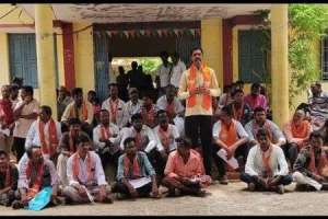 BJP leaders organize demonstration against 2BHK in Gadwal