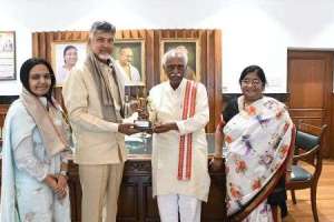 Chandrababu and his spouse hold meeting with Haryana Governor Bandaru Dattatreya