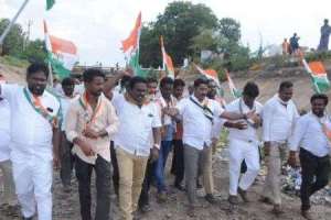 Congress stages protest in Gadwal against release of RDS water
