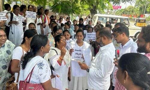 Congress supports ANMs’ protest in Warangal for regularisation