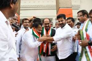 Congress welcomes former Minister A Chandrashekar to its ranks