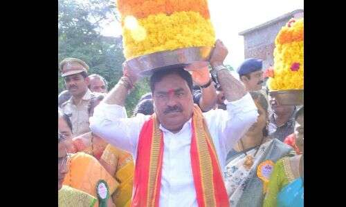 Errabelli labels his adversaries as mere tourists