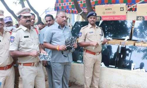 Fake Sony TV-selling gang busted in Khammam