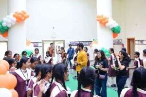 ISB Welcomes 300 Students from Hyderabad for Independence Day Celebrations