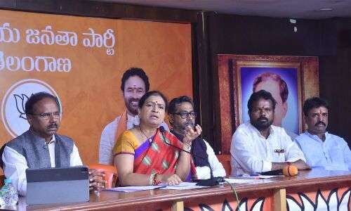 Kavitha’s false protest over women’s quota exposed by DK Aruna
