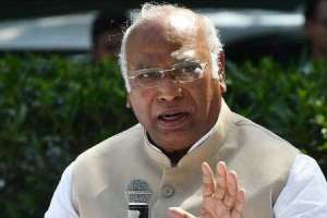 Kharge alleges secret understanding between KCR and BJP