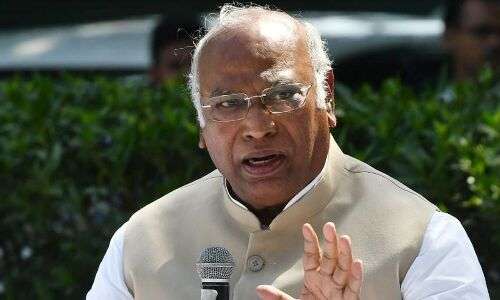 Kharge alleges secret understanding between KCR and BJP