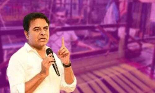 KTR urges Pochampally weavers to adopt Tamil Nadu’s practices