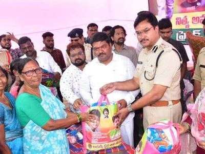 Mahesh Babu’s Fans in Warangal Extend Support to Flood-Affected Victims