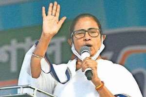 Mamata suggests BJP may call LS polls in December after booking all choppers