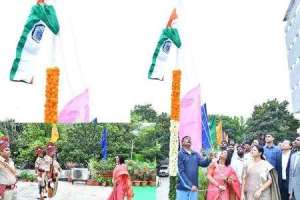 Mayor Gadwal Vijayalakshmi unfurls National Flag at GHMC Independence Day Celebrations
