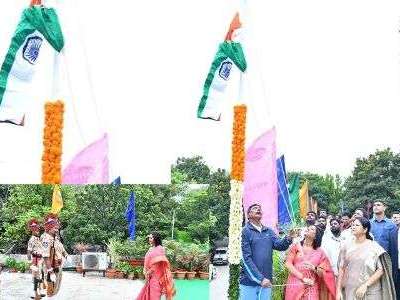 Mayor Gadwal Vijayalakshmi unfurls National Flag at GHMC Independence Day Celebrations