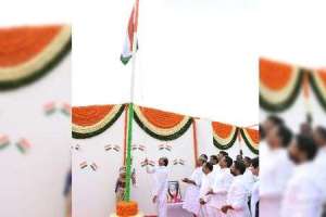 National Flag hoisted by KCR at Pragati Bhavan