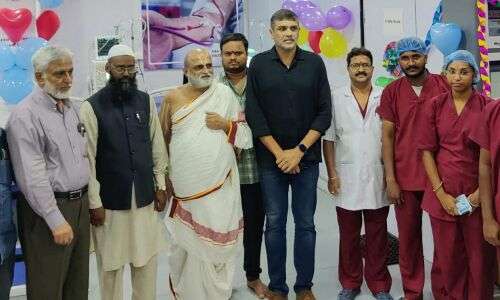 Priest from Chilkur pays a visit to mosque-managed dialysis center