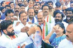 Prominent AICC leader to arrive in Hyderabad today